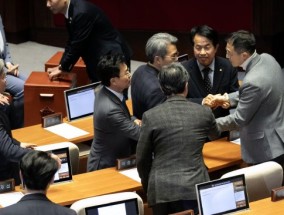 韩国总统尹锡悦弹劾案未在国会通过 此前执政党议员离席抵制